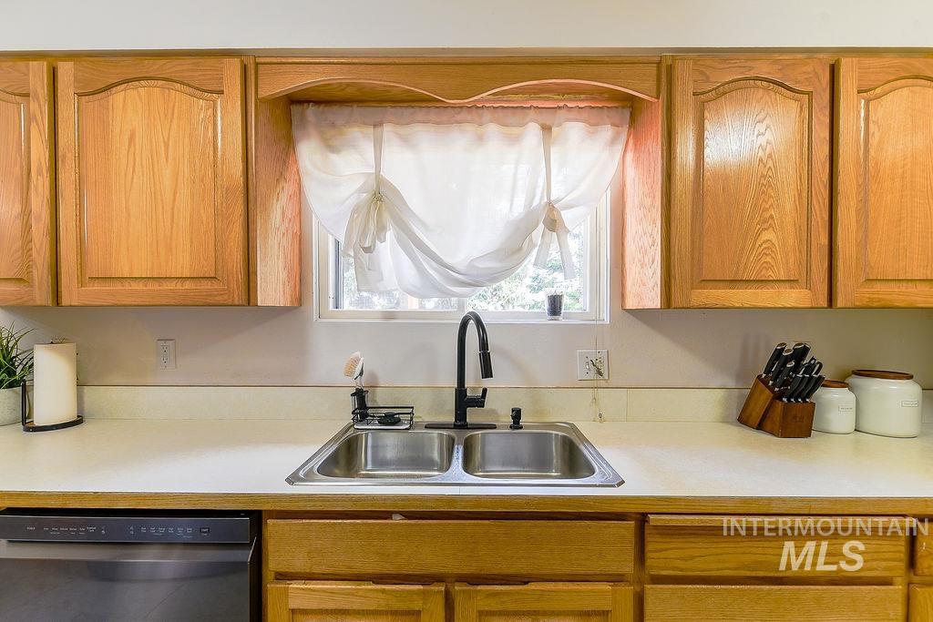 526 N Grant Street, Moscow, Idaho 83843, 4 Bedrooms, 1 Bathroom, Residential For Sale, Price $399,000, 98987036