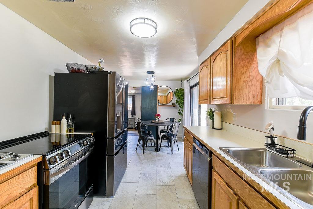 526 N Grant Street, Moscow, Idaho 83843, 4 Bedrooms, 1 Bathroom, Residential For Sale, Price $399,000, 98987036
