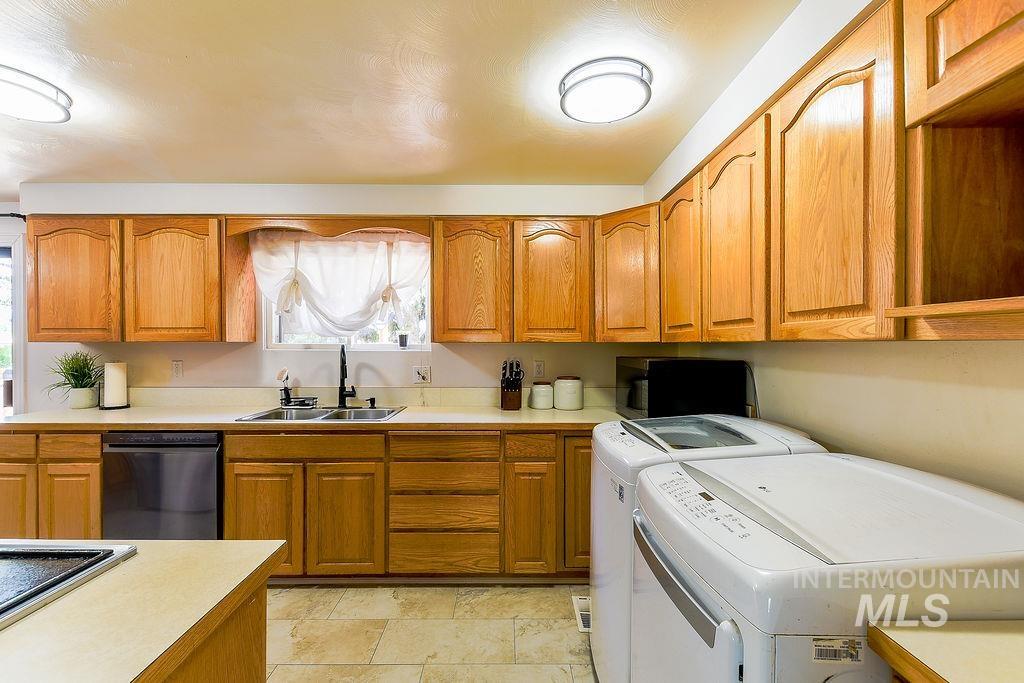 526 N Grant Street, Moscow, Idaho 83843, 4 Bedrooms, 1 Bathroom, Residential For Sale, Price $399,000, 98987036