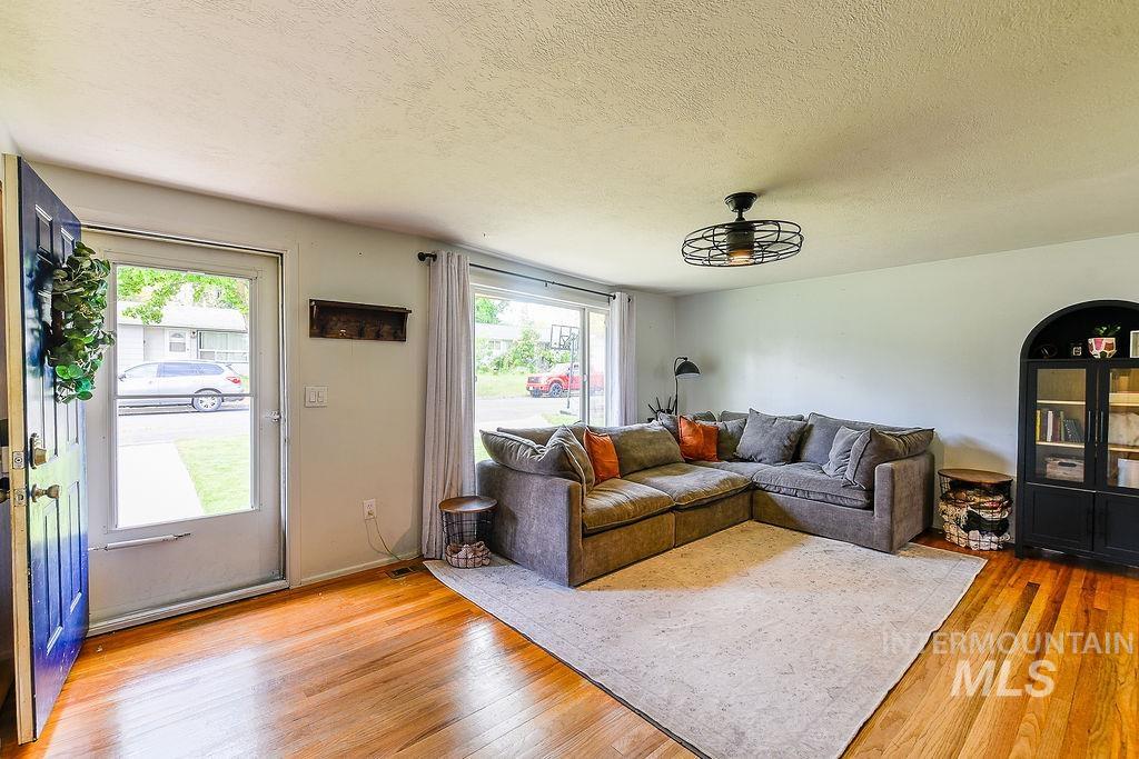 526 N Grant Street, Moscow, Idaho 83843, 4 Bedrooms, 1 Bathroom, Residential For Sale, Price $399,000, 98987036