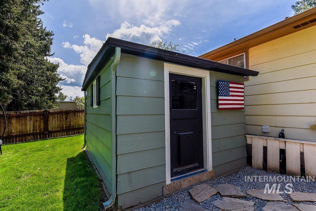 526 N Grant Street, Moscow, Idaho 83843, 4 Bedrooms, 1 Bathroom, Residential For Sale, Price $399,000, 98987036