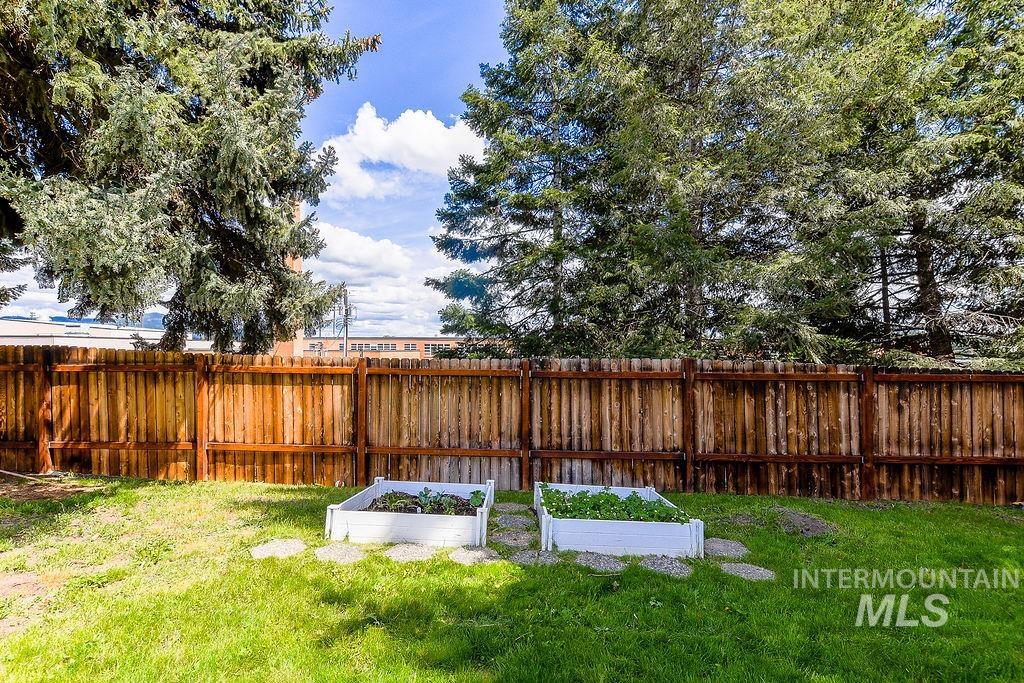526 N Grant Street, Moscow, Idaho 83843, 4 Bedrooms, 1 Bathroom, Residential For Sale, Price $399,000, 98987036