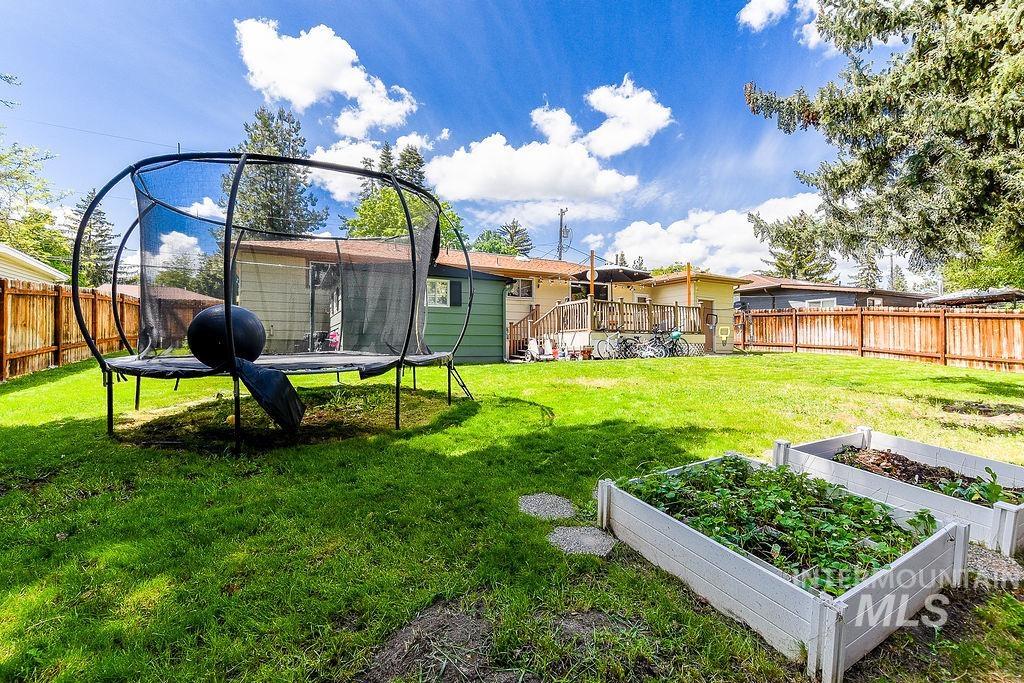 526 N Grant Street, Moscow, Idaho 83843, 4 Bedrooms, 1 Bathroom, Residential For Sale, Price $399,000, 98987036