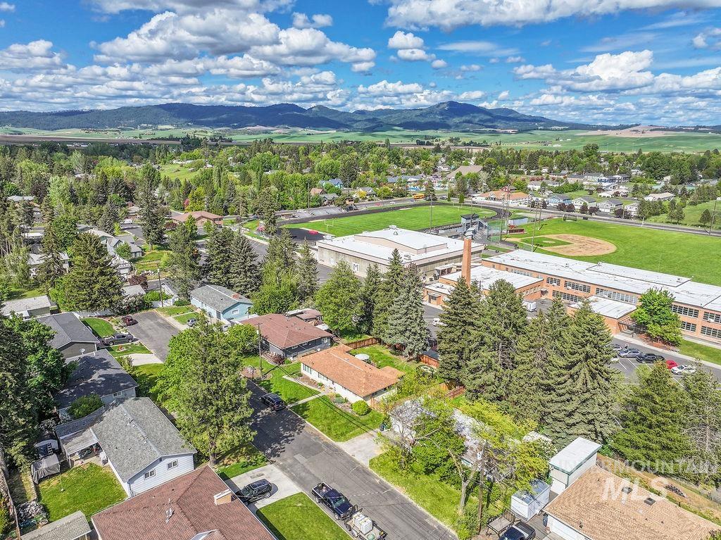 526 N Grant Street, Moscow, Idaho 83843, 4 Bedrooms, 1 Bathroom, Residential For Sale, Price $399,000, 98987036