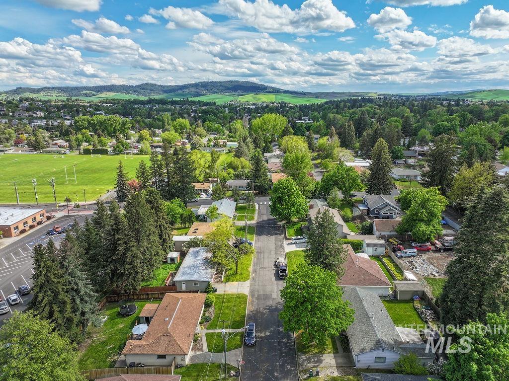 526 N Grant Street, Moscow, Idaho 83843, 4 Bedrooms, 1 Bathroom, Residential For Sale, Price $399,000, 98987036