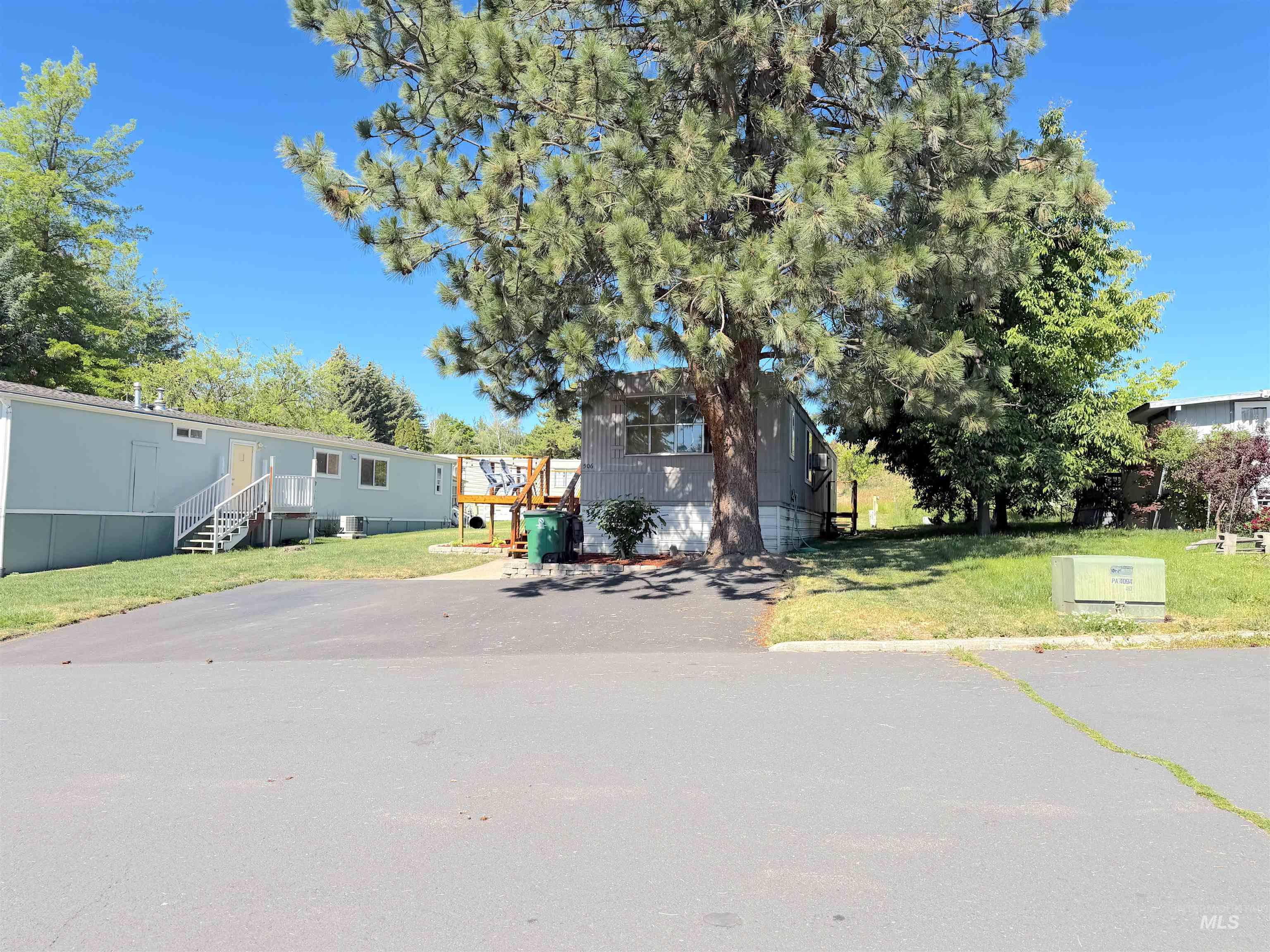 411 N Almon St., Moscow, Idaho 83843, 2 Bedrooms, 2 Bathrooms, Residential For Sale, Price $55,000, 98987040