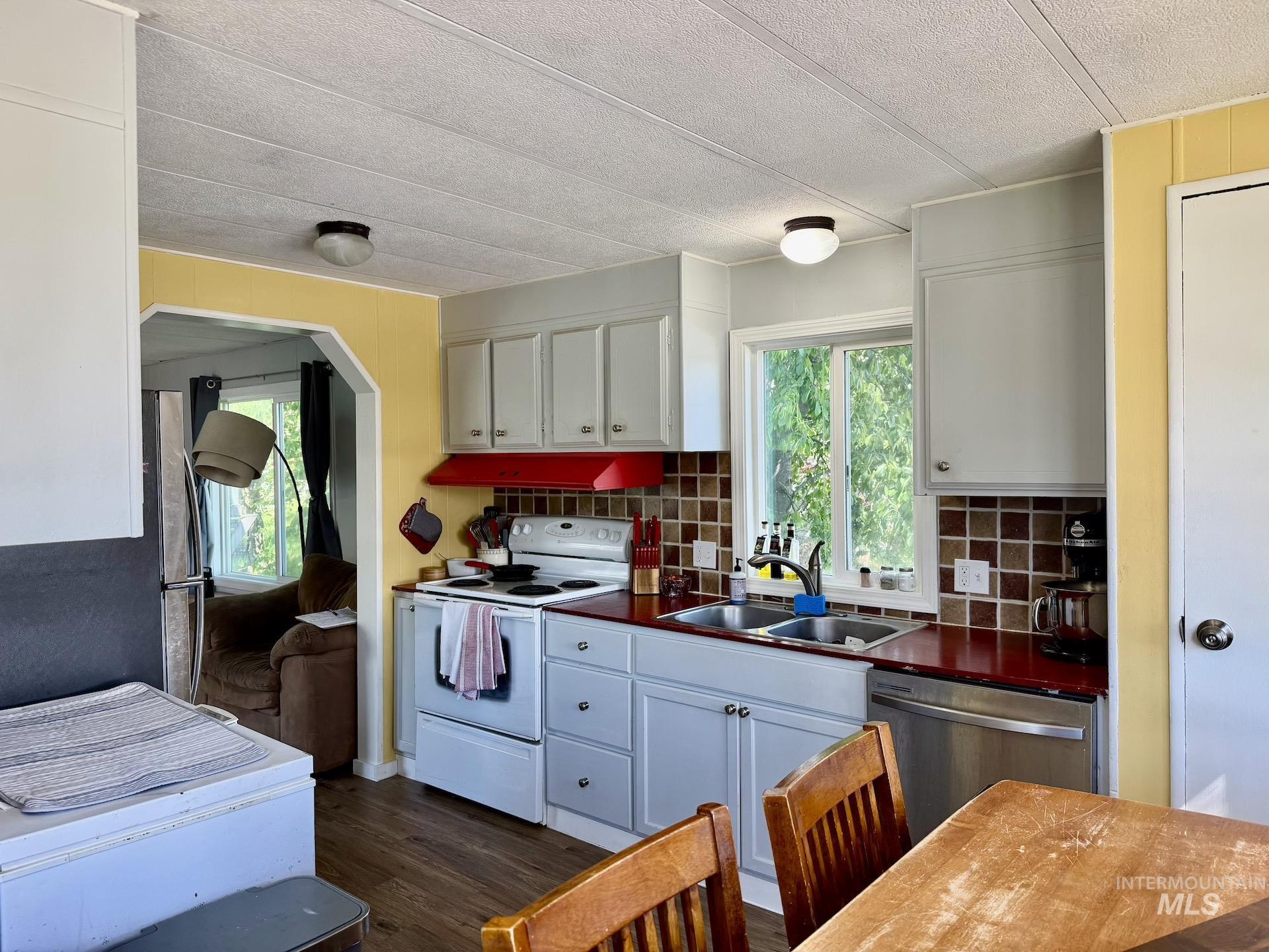 411 N Almon St., Moscow, Idaho 83843, 2 Bedrooms, 2 Bathrooms, Residential For Sale, Price $100,000, 98987040
