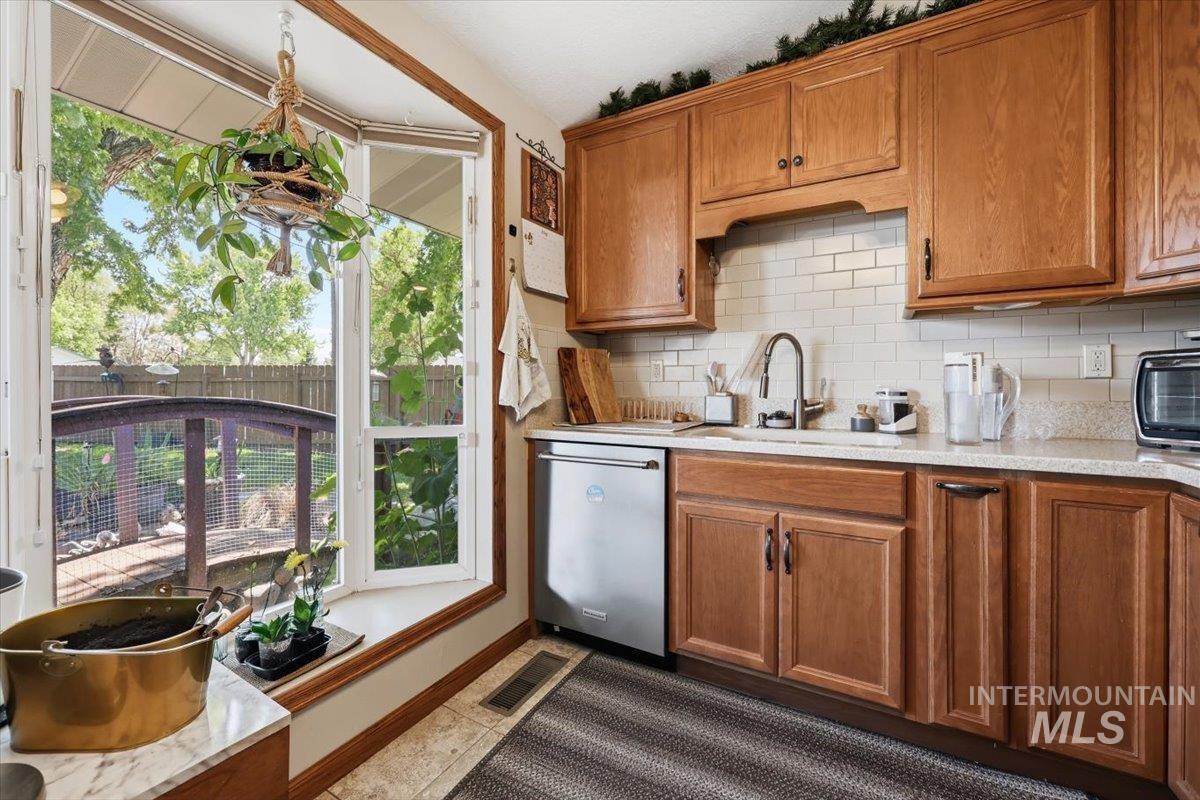 2714 South Columbus, Boise, Idaho 83705, 4 Bedrooms, 2 Bathrooms, Residential For Sale, Price $499,900, 98987042