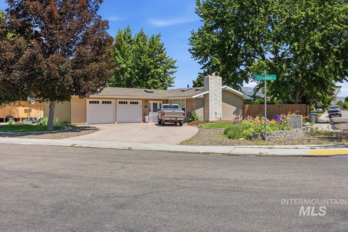 2714 South Columbus, Boise, Idaho 83705, 4 Bedrooms, 2 Bathrooms, Residential For Sale, Price $499,900, 98987042