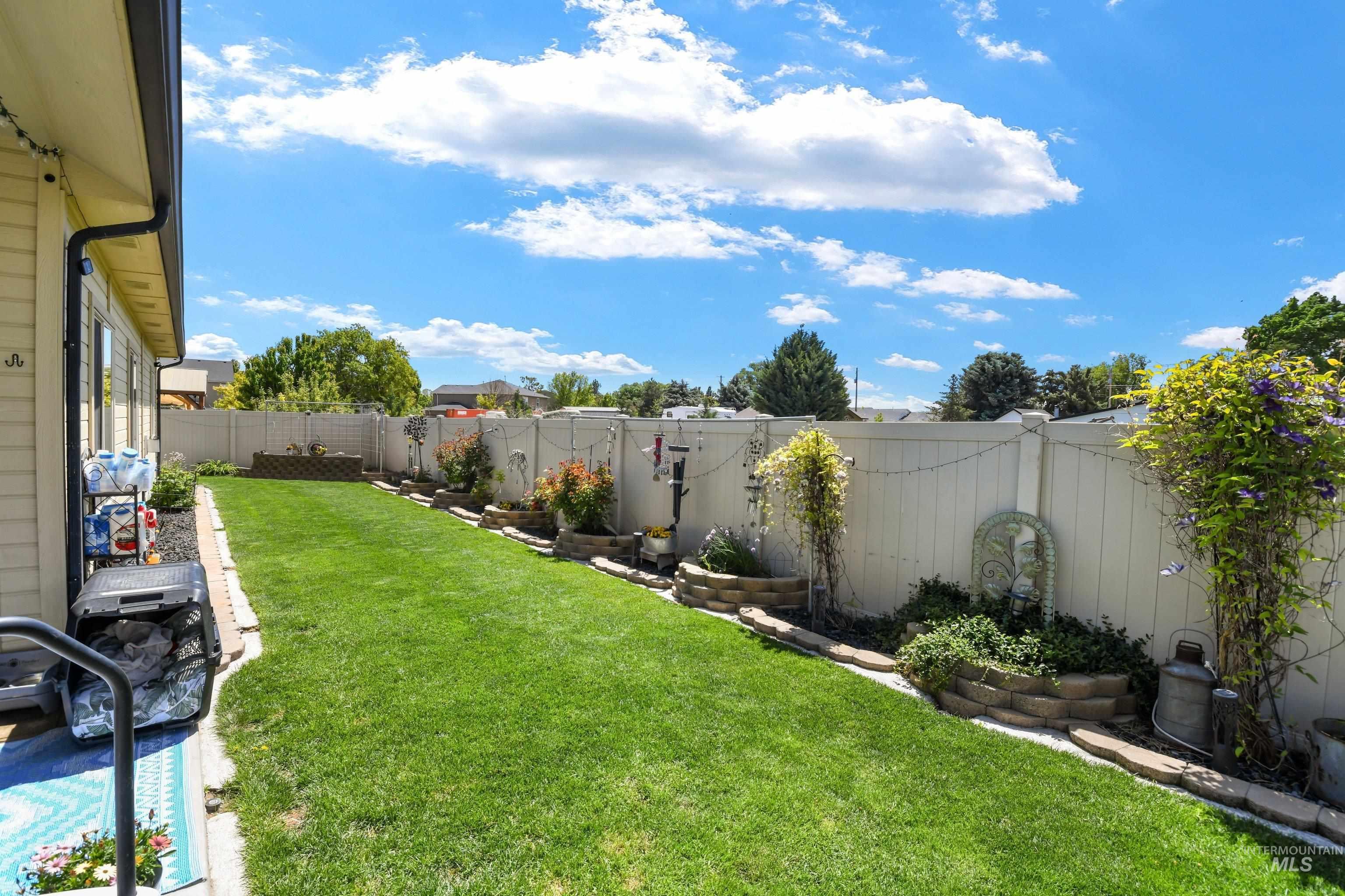 16 N Luke Loop, Nampa, Idaho 83651, 3 Bedrooms, 2 Bathrooms, Residential For Sale, Price $465,000, 98987044