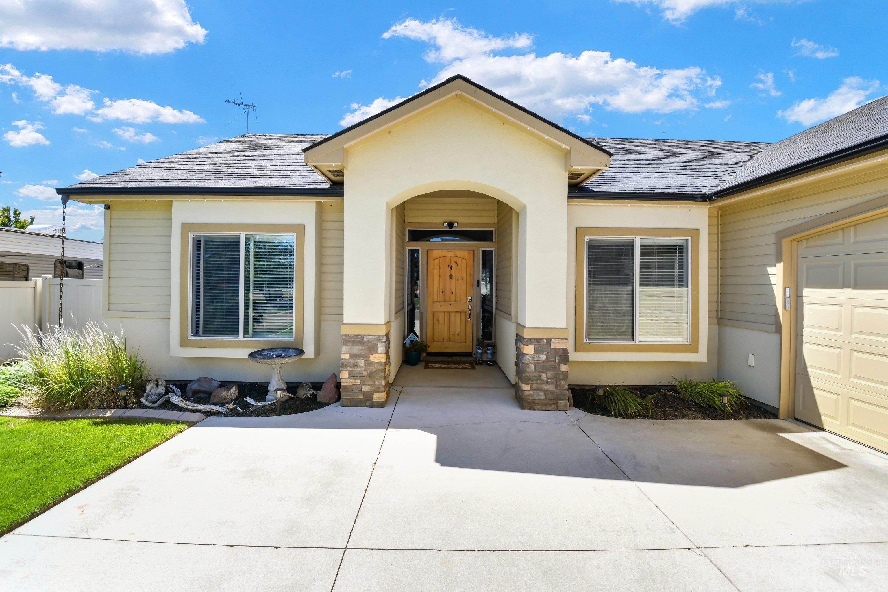 16 N Luke Loop, Nampa, Idaho 83651, 3 Bedrooms, 2 Bathrooms, Residential For Sale, Price $465,000, 98987044