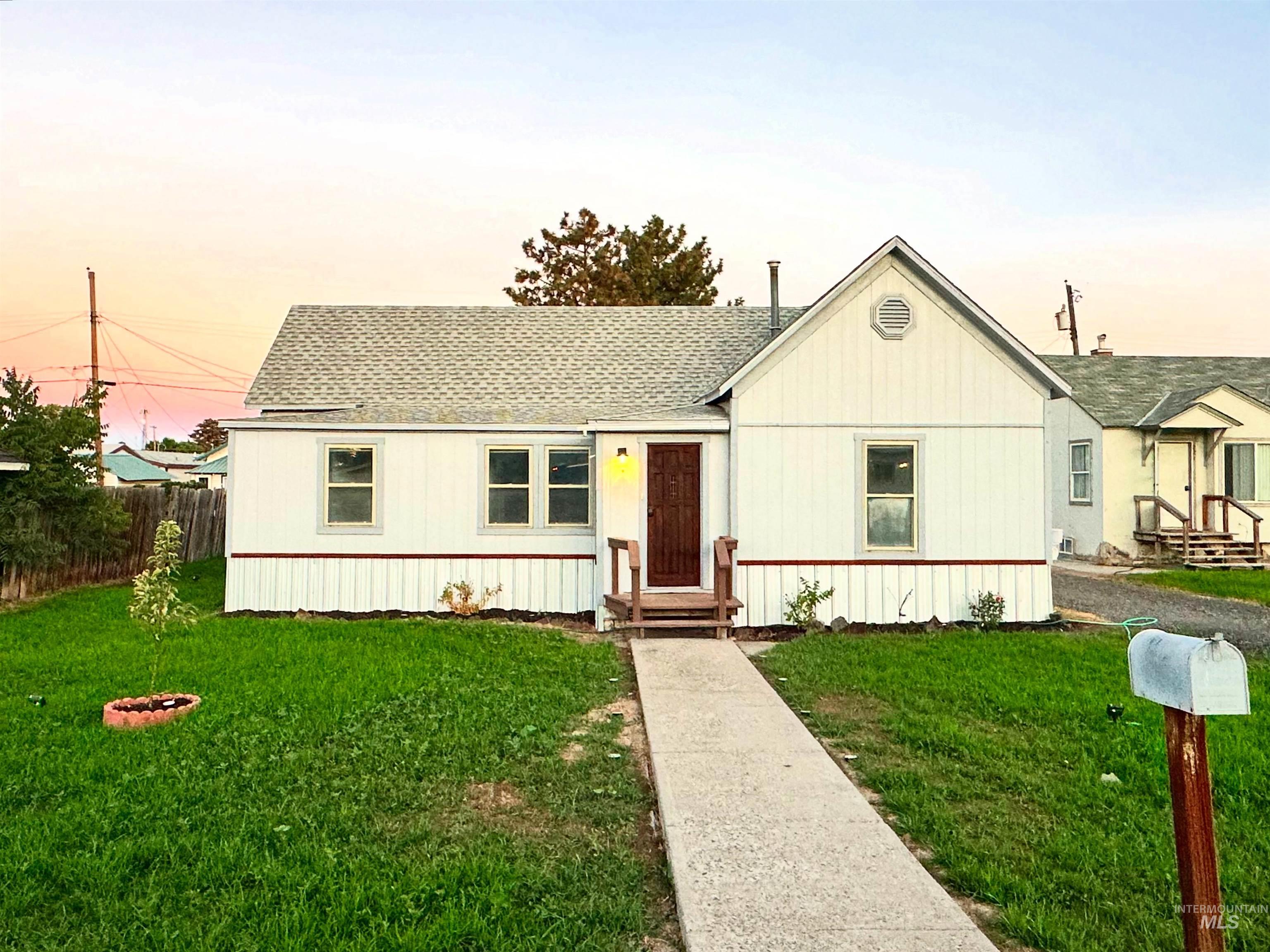 225 Oregon St, Gooding, Idaho 83330, 3 Bedrooms, 1 Bathroom, Residential For Sale, Price $249,900, 98987045