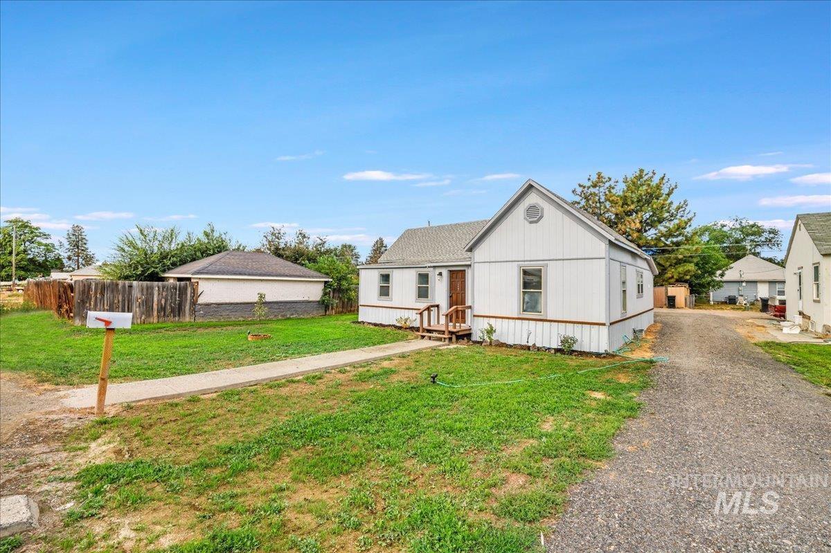225 Oregon St, Gooding, Idaho 83330, 3 Bedrooms, 1 Bathroom, Residential For Sale, Price $249,900, 98987045