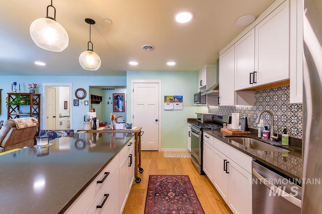 115 N Almon, Moscow, Idaho 83843, 2 Bedrooms, 2 Bathrooms, Residential For Sale, Price $449,500, 98987047