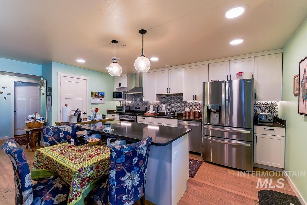 115 N Almon, Moscow, Idaho 83843, 2 Bedrooms, 2 Bathrooms, Residential For Sale, Price $449,500, 98987047