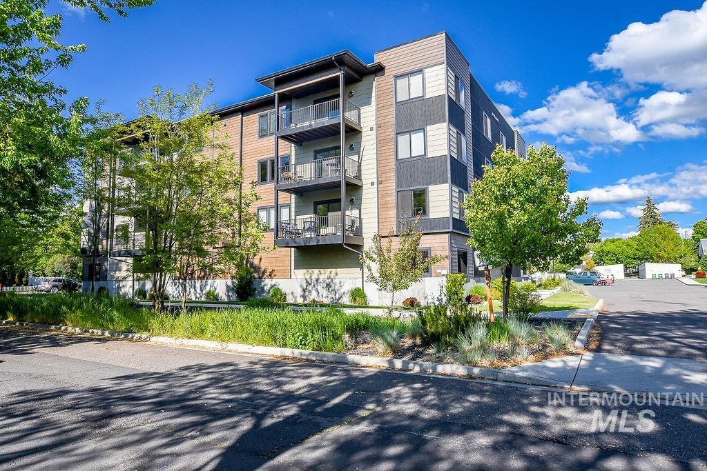 115 N Almon, Moscow, Idaho 83843, 2 Bedrooms, 2 Bathrooms, Residential For Sale, Price $449,500, 98987047