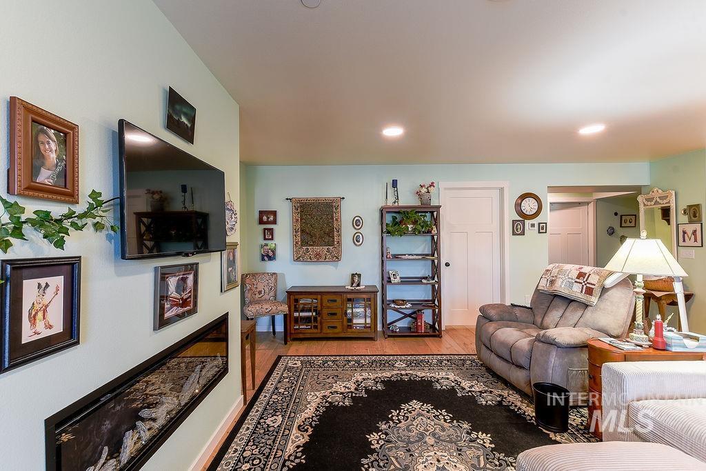 115 N Almon, Moscow, Idaho 83843, 2 Bedrooms, 2 Bathrooms, Residential For Sale, Price $449,500, 98987047