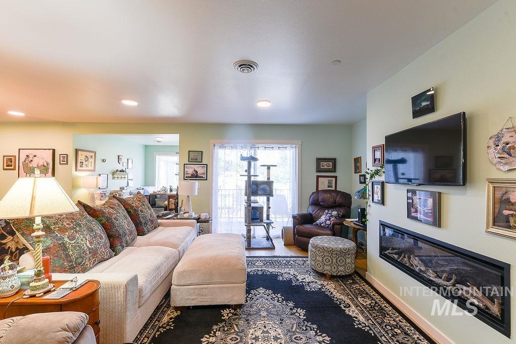 115 N Almon, Moscow, Idaho 83843, 2 Bedrooms, 2 Bathrooms, Residential For Sale, Price $449,500, 98987047