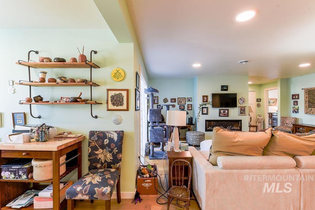 115 N Almon, Moscow, Idaho 83843, 2 Bedrooms, 2 Bathrooms, Residential For Sale, Price $449,500, 98987047