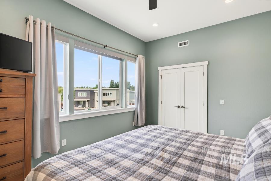 208 Wheatland Ct, Moscow, Idaho 83843, 4 Bedrooms, 2.5 Bathrooms, Residential For Sale, Price $475,000, 98987060