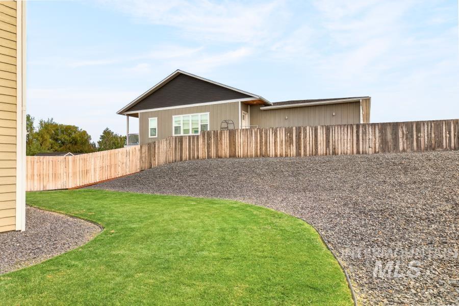 208 Wheatland Ct, Moscow, Idaho 83843, 4 Bedrooms, 2.5 Bathrooms, Residential For Sale, Price $475,000, 98987060