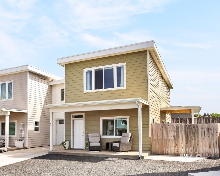 208 Wheatland Ct, Moscow, Idaho 83843, 4 Bedrooms, 2.5 Bathrooms, Residential For Sale, Price $475,000, 98987060