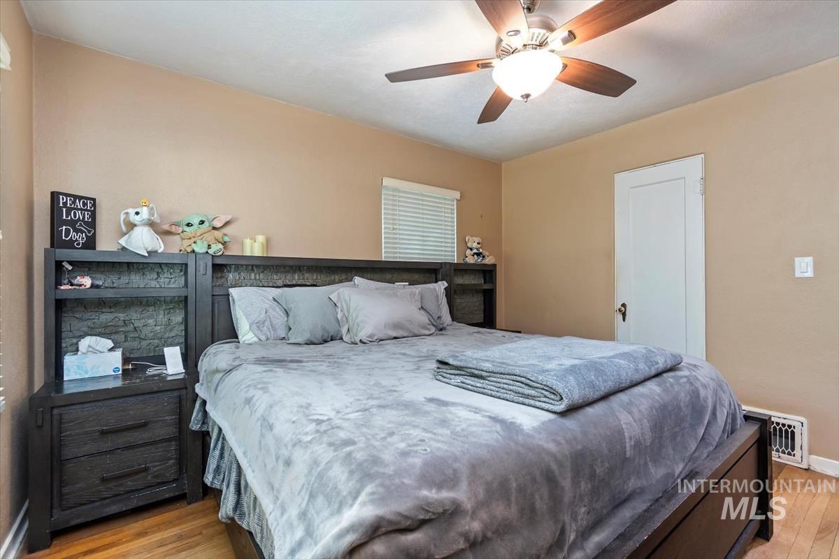 1402 Idaho Ave, Caldwell, Idaho 83605, 3 Bedrooms, 1.5 Bathrooms, Residential For Sale, Price $315,000, 98987062