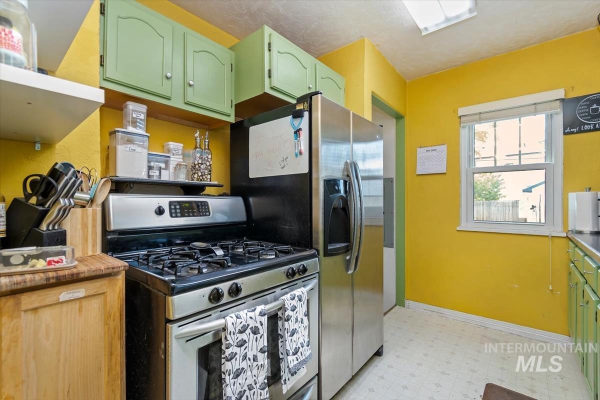 1402 Idaho Ave, Caldwell, Idaho 83605, 3 Bedrooms, 1.5 Bathrooms, Residential For Sale, Price $315,000, 98987062