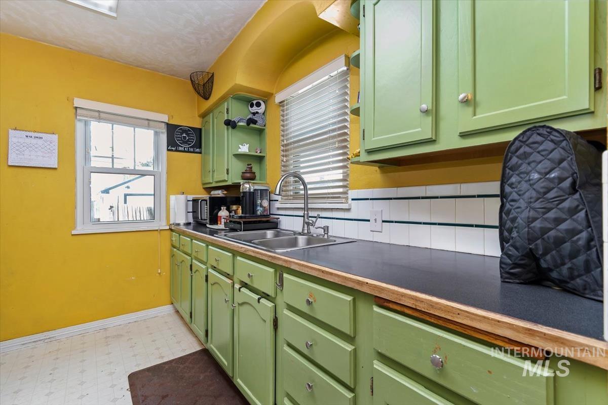 1402 Idaho Ave, Caldwell, Idaho 83605, 3 Bedrooms, 1.5 Bathrooms, Residential For Sale, Price $315,000, 98987062