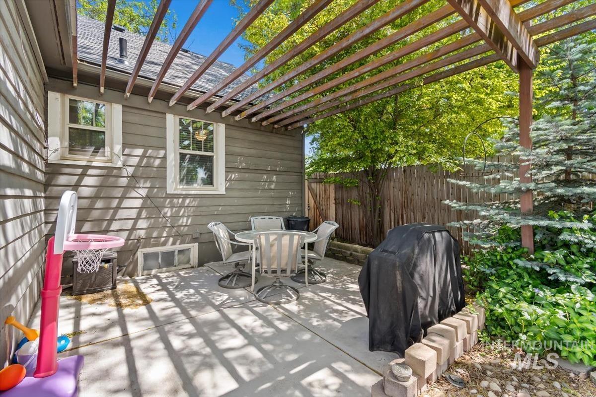 1402 Idaho Ave, Caldwell, Idaho 83605, 3 Bedrooms, 1.5 Bathrooms, Residential For Sale, Price $315,000, 98987062