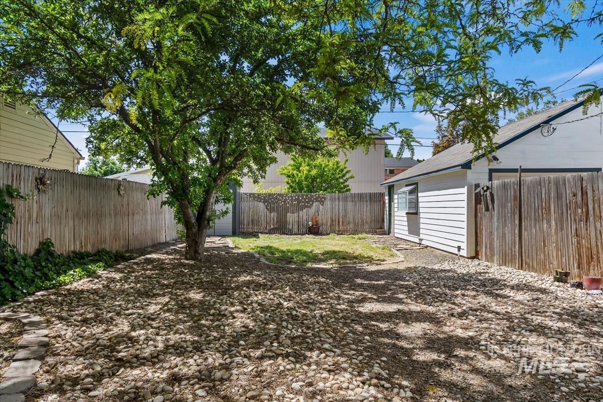 1402 Idaho Ave, Caldwell, Idaho 83605, 3 Bedrooms, 1.5 Bathrooms, Residential For Sale, Price $315,000, 98987062