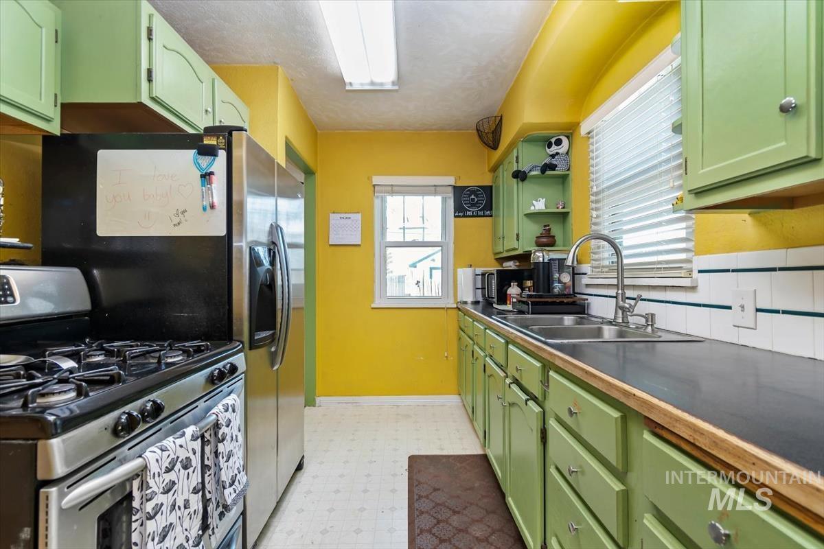1402 Idaho Ave, Caldwell, Idaho 83605, 3 Bedrooms, 1.5 Bathrooms, Residential For Sale, Price $315,000, 98987062
