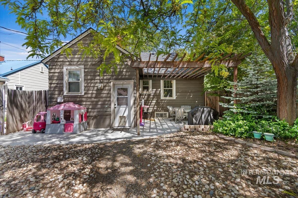 1402 Idaho Ave, Caldwell, Idaho 83605, 3 Bedrooms, 1.5 Bathrooms, Residential For Sale, Price $315,000, 98987062