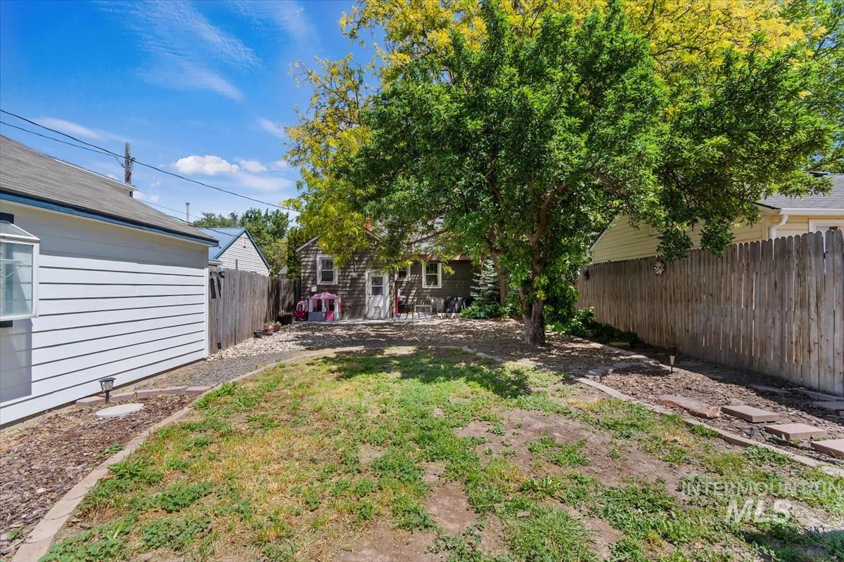 1402 Idaho Ave, Caldwell, Idaho 83605, 3 Bedrooms, 1.5 Bathrooms, Residential For Sale, Price $339,990, 98987062