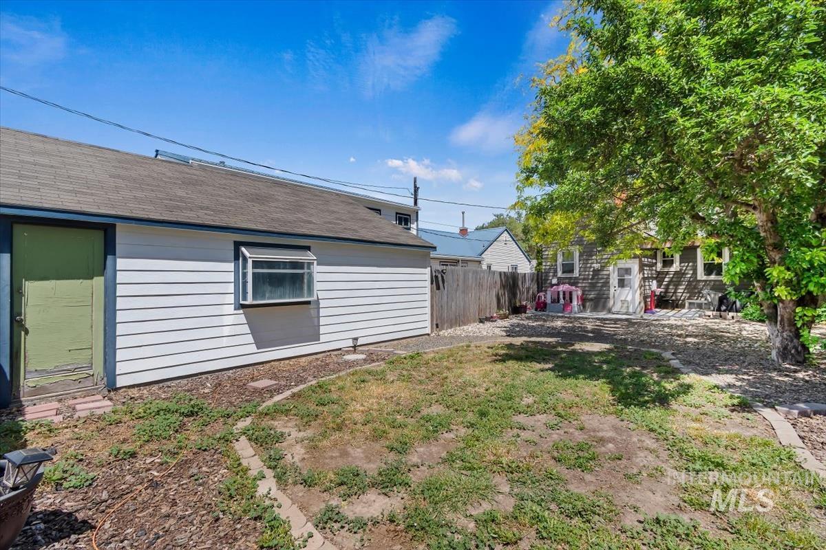 1402 Idaho Ave, Caldwell, Idaho 83605, 3 Bedrooms, 1.5 Bathrooms, Residential For Sale, Price $339,990, 98987062