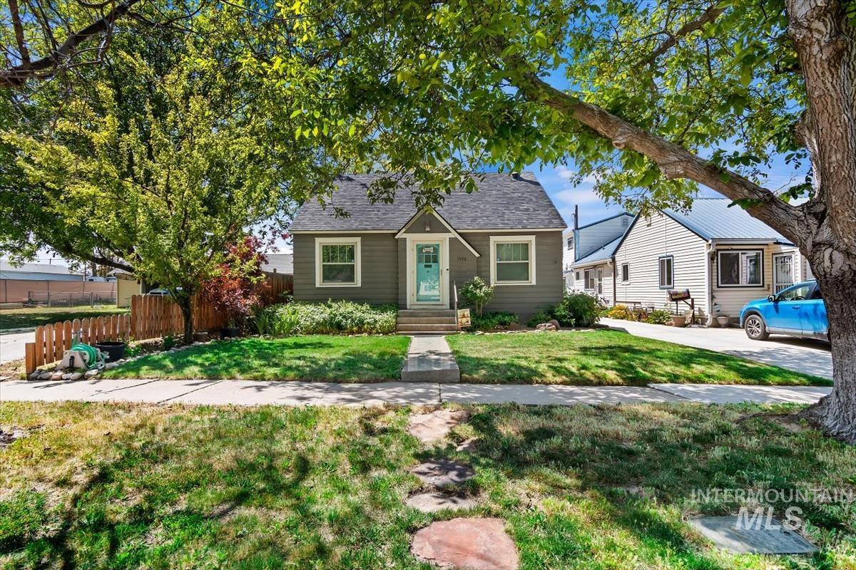 1402 Idaho Ave, Caldwell, Idaho 83605, 3 Bedrooms, 1.5 Bathrooms, Residential For Sale, Price $339,990, 98987062