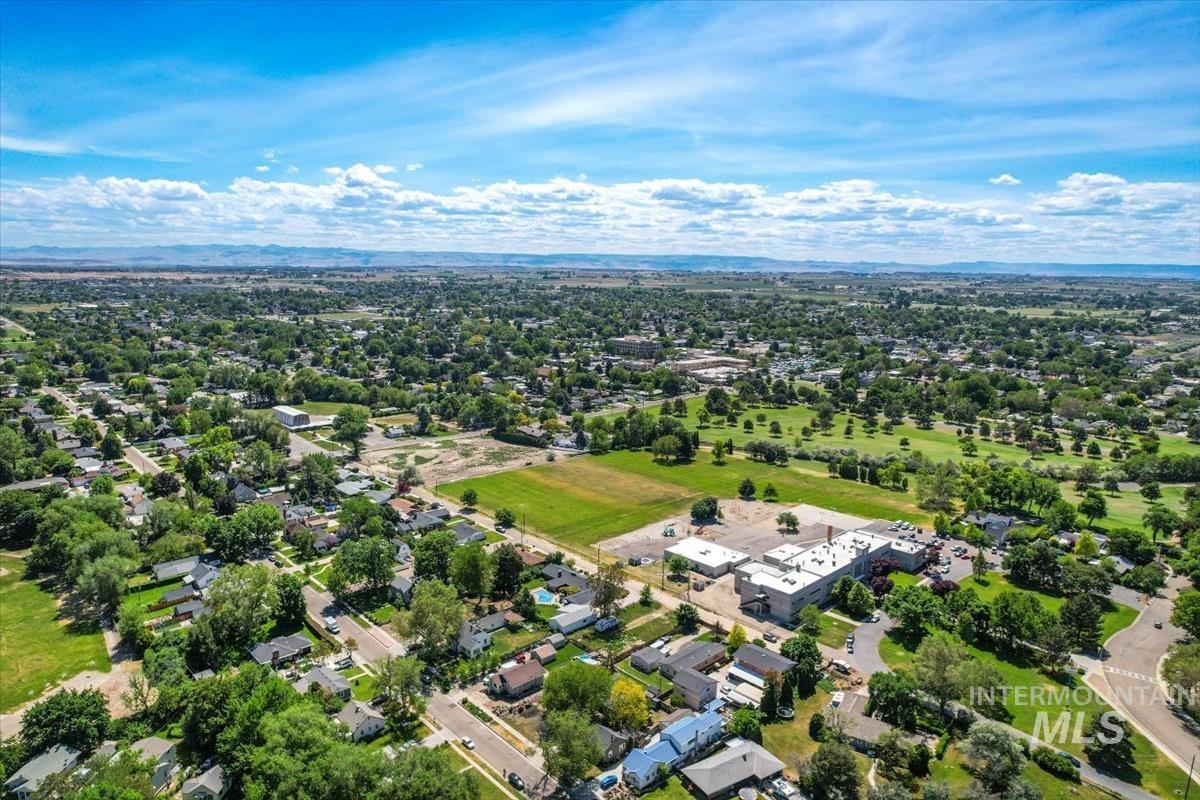 1402 Idaho Ave, Caldwell, Idaho 83605, 3 Bedrooms, 1.5 Bathrooms, Residential For Sale, Price $339,990, 98987062