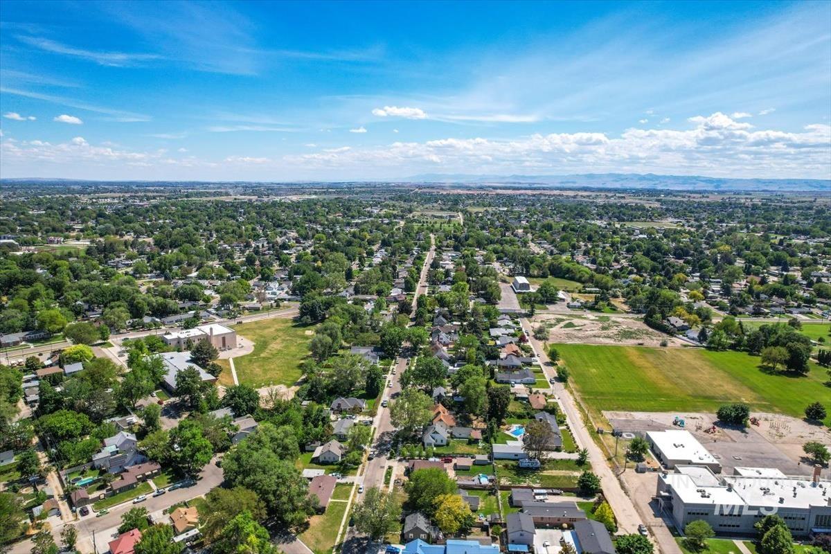 1402 Idaho Ave, Caldwell, Idaho 83605, 3 Bedrooms, 1.5 Bathrooms, Residential For Sale, Price $339,990, 98987062