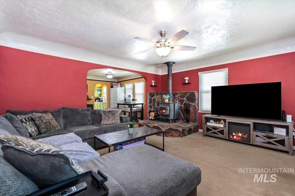 1402 Idaho Ave, Caldwell, Idaho 83605, 3 Bedrooms, 1.5 Bathrooms, Residential For Sale, Price $315,000, 98987062