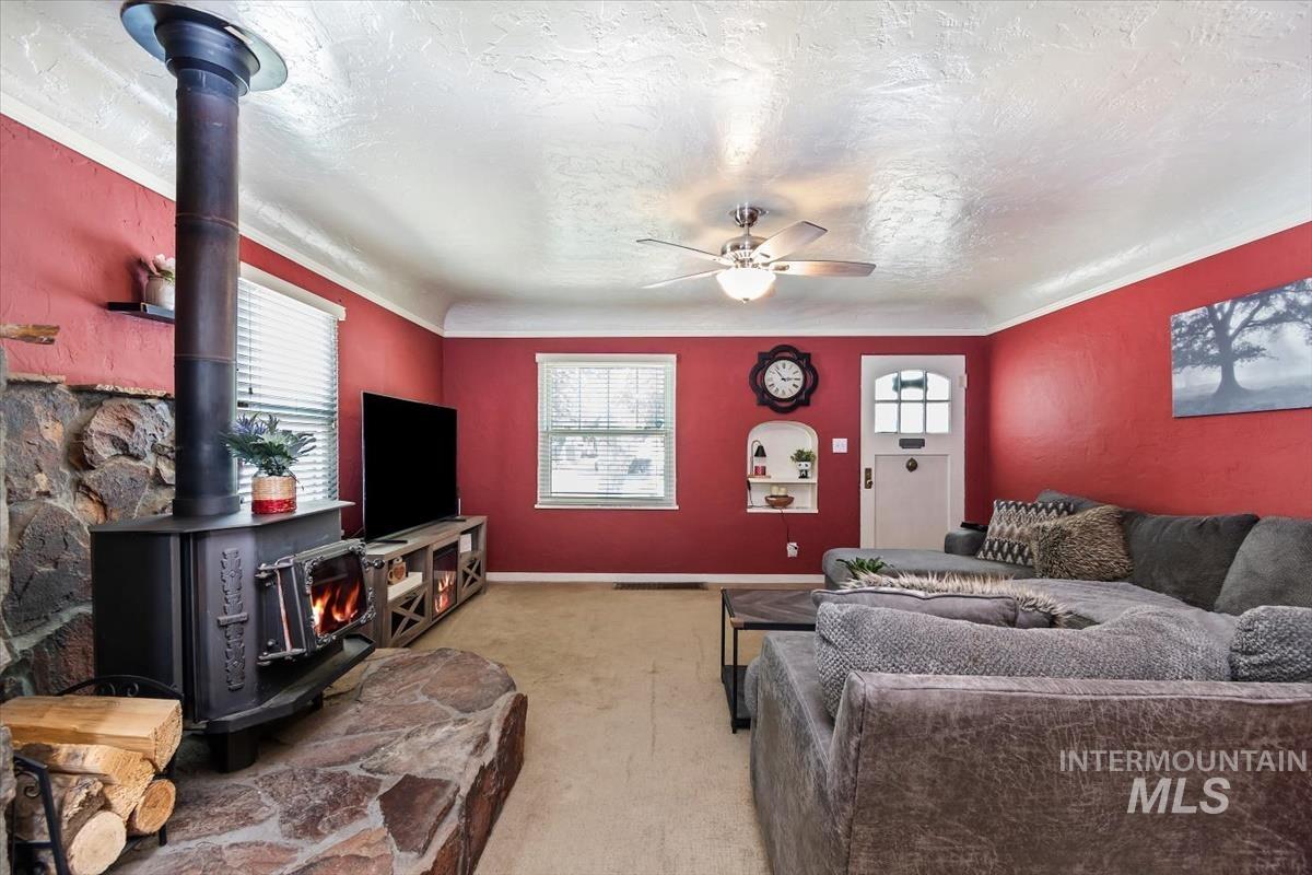 1402 Idaho Ave, Caldwell, Idaho 83605, 3 Bedrooms, 1.5 Bathrooms, Residential For Sale, Price $315,000, 98987062