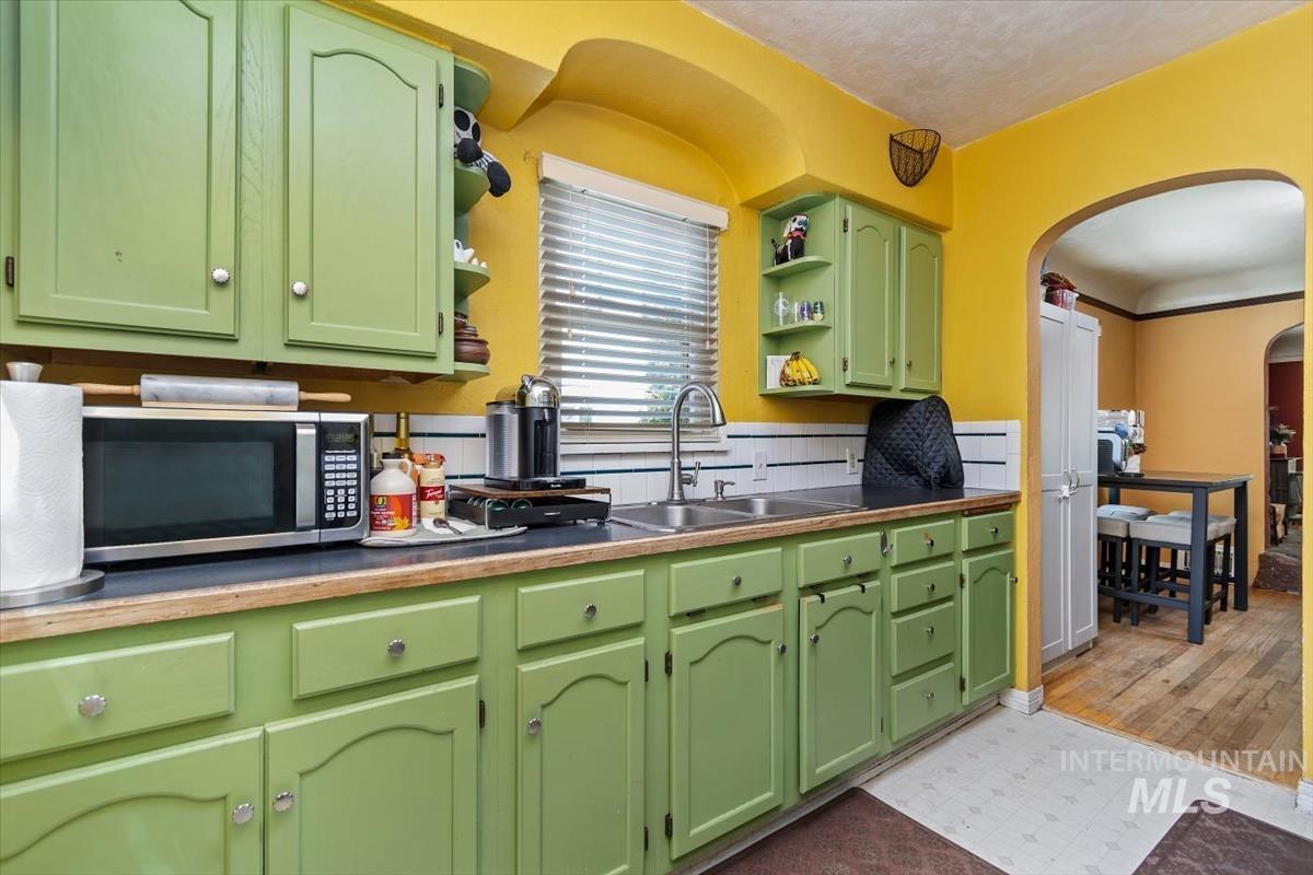1402 Idaho Ave, Caldwell, Idaho 83605, 3 Bedrooms, 1.5 Bathrooms, Residential For Sale, Price $315,000, 98987062
