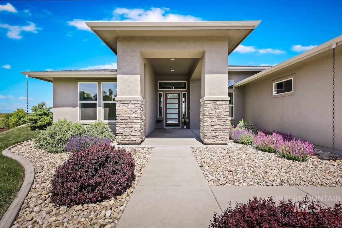 2000 E Lodge Trail Dr, Meridian, Idaho 83642-4497, 3 Bedrooms, 2.5 Bathrooms, Residential For Sale, Price $1,049,000, 98987070