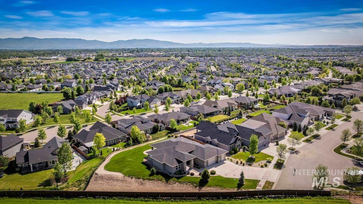 2000 E Lodge Trail Dr, Meridian, Idaho 83642-4497, 3 Bedrooms, 2.5 Bathrooms, Residential For Sale, Price $1,049,000, 98987070
