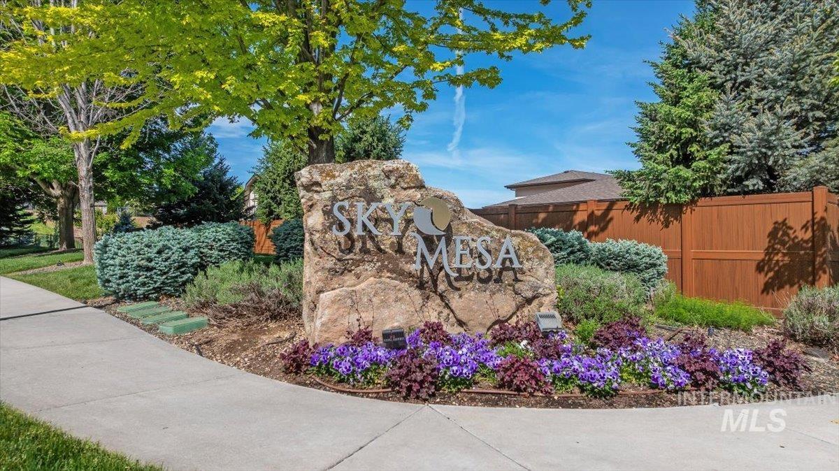2000 E Lodge Trail Dr, Meridian, Idaho 83642-4497, 3 Bedrooms, 2.5 Bathrooms, Residential For Sale, Price $1,049,000, 98987070
