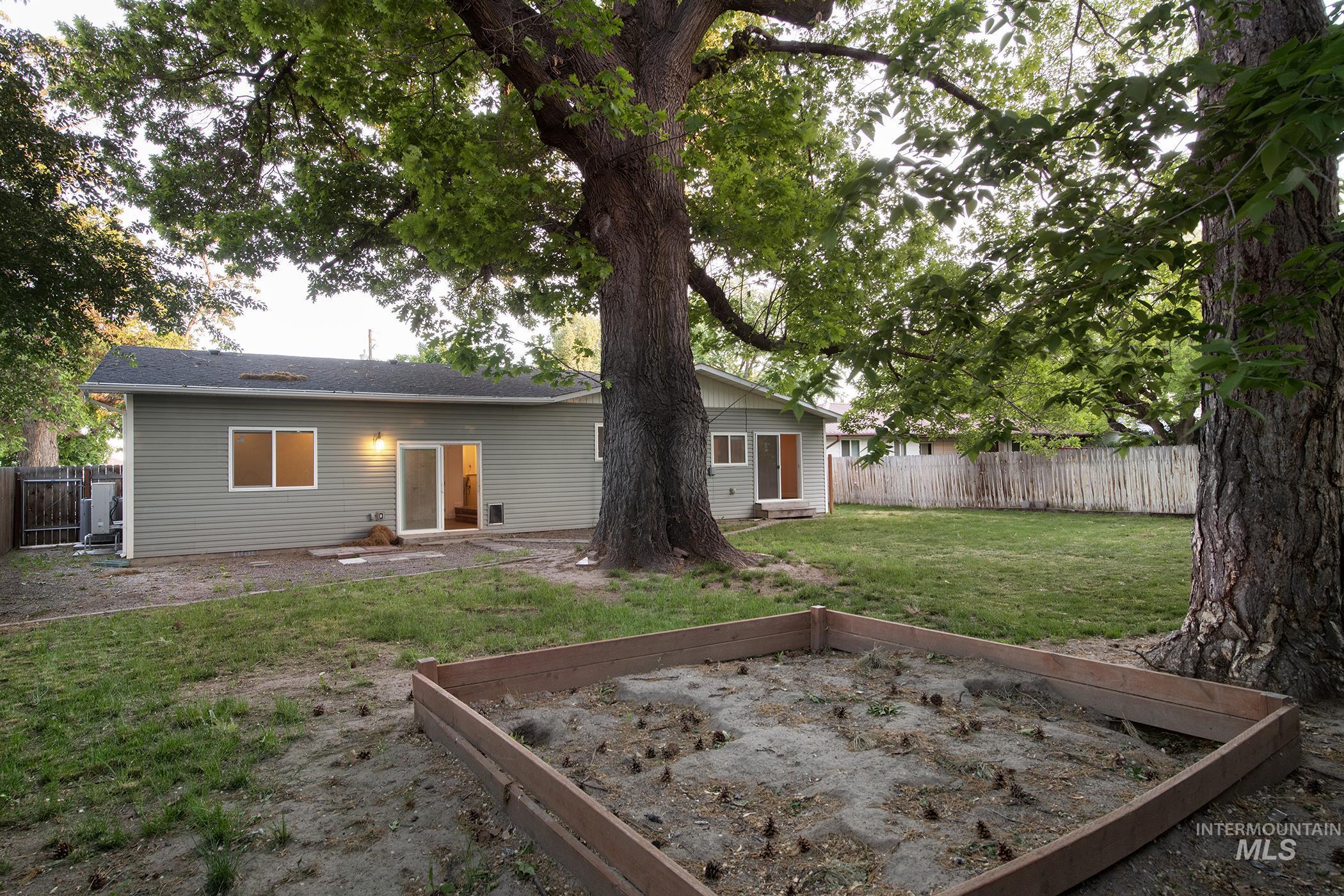 252 SE Boulevard, New Plymouth, Idaho 83655, 3 Bedrooms, 2 Bathrooms, Residential For Sale, Price $530,000,MLS 98987071