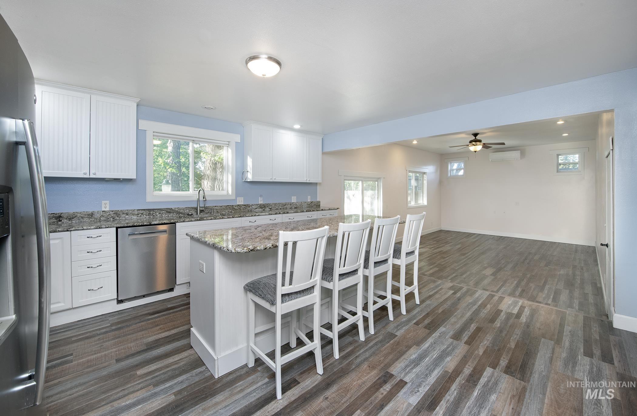 252 SE Boulevard, New Plymouth, Idaho 83655, 3 Bedrooms, 2 Bathrooms, Residential For Sale, Price $489,000, 98987071