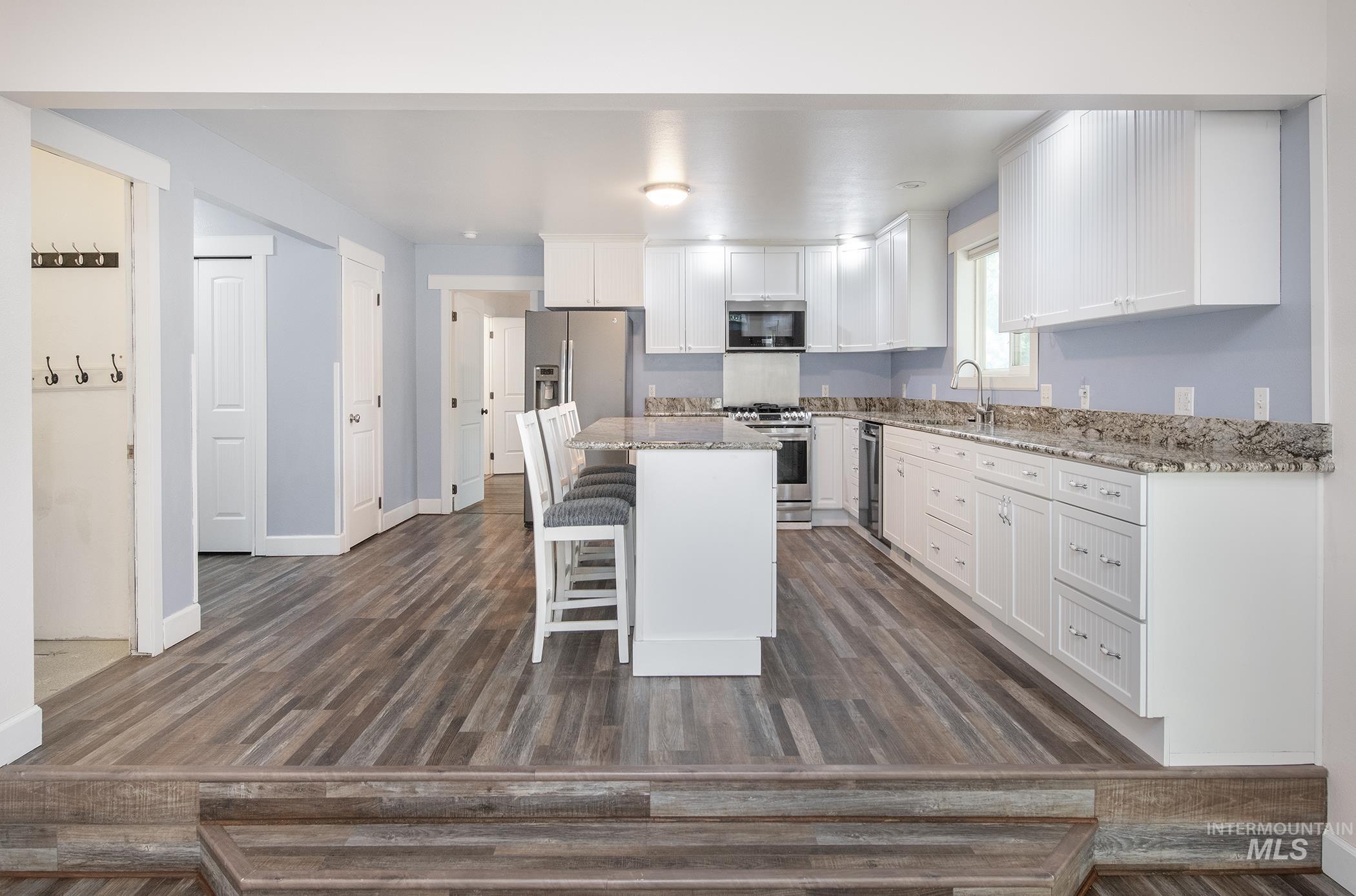252 SE Boulevard, New Plymouth, Idaho 83655, 3 Bedrooms, 2 Bathrooms, Residential For Sale, Price $489,000, 98987071