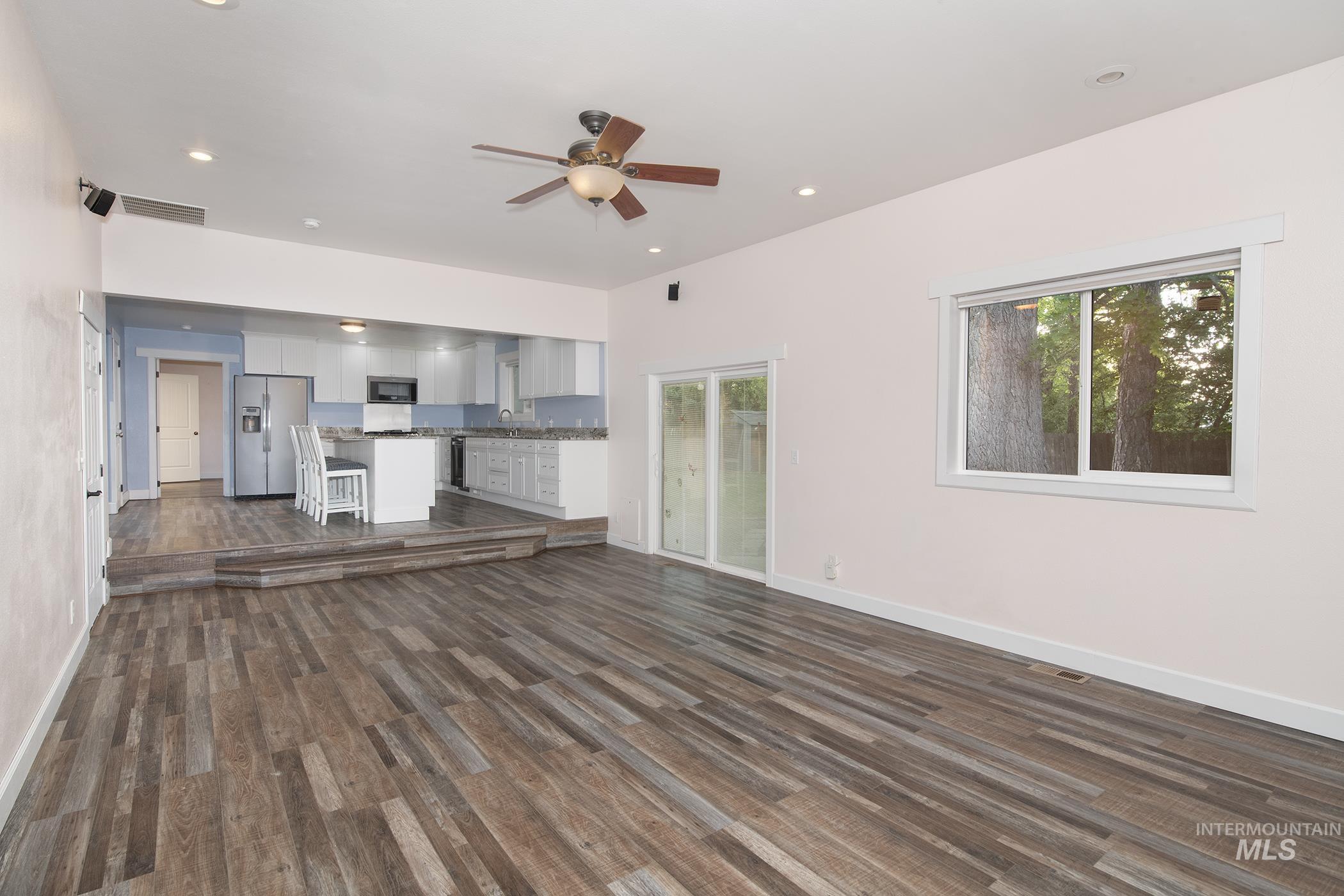 252 SE Boulevard, New Plymouth, Idaho 83655, 3 Bedrooms, 2 Bathrooms, Residential For Sale, Price $489,000, 98987071