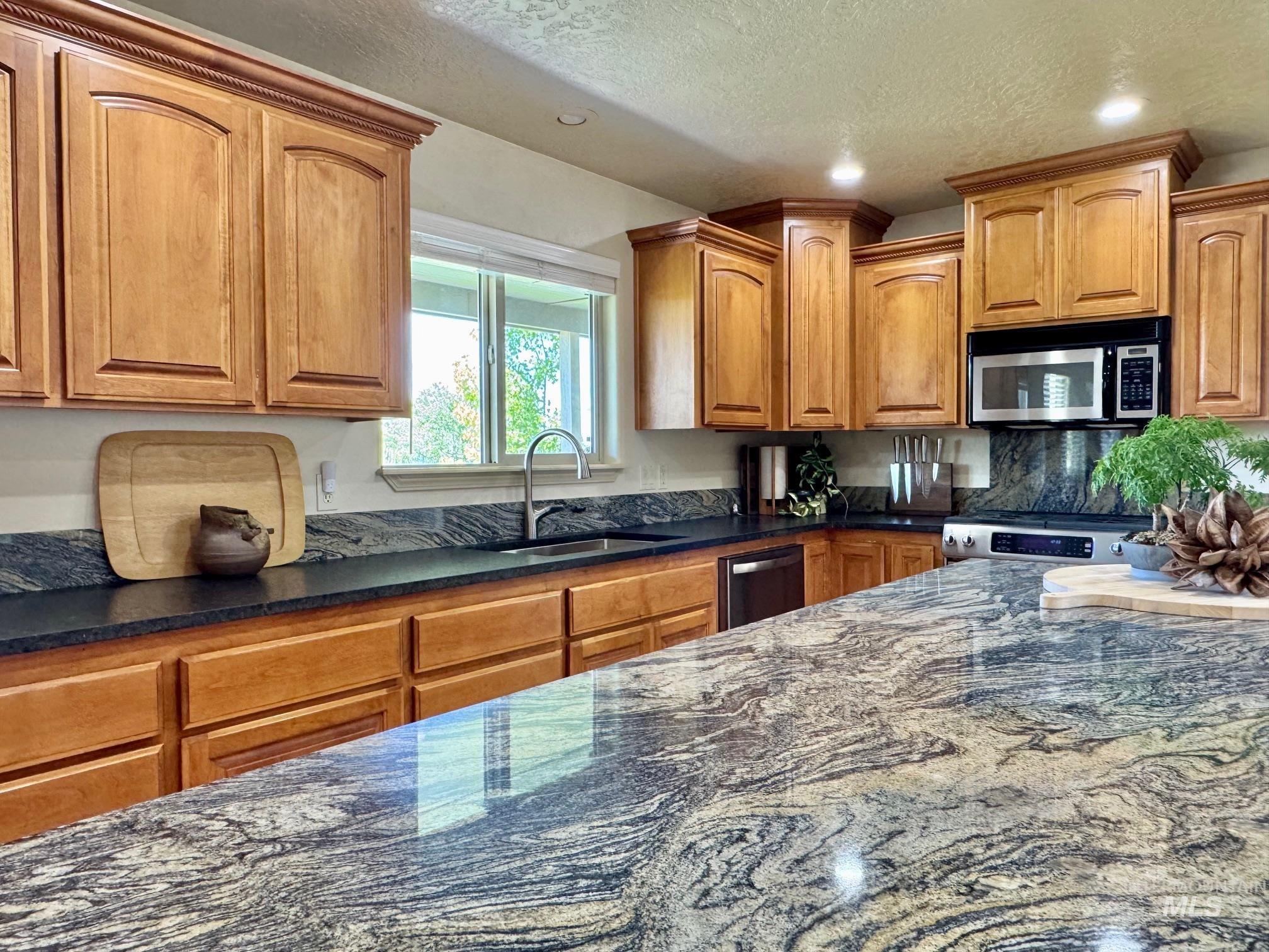 9299 Kemp Road, Middleton, Idaho 83644-5352, 5 Bedrooms, 3 Bathrooms, Residential For Sale, Price $1,069,000, 98987075