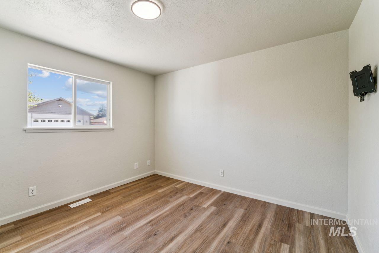 3504 N Jackie Ln, Boise, Idaho 83704, 2 Bedrooms, 1 Bathroom, Residential For Sale, Price $365,000, 98987079